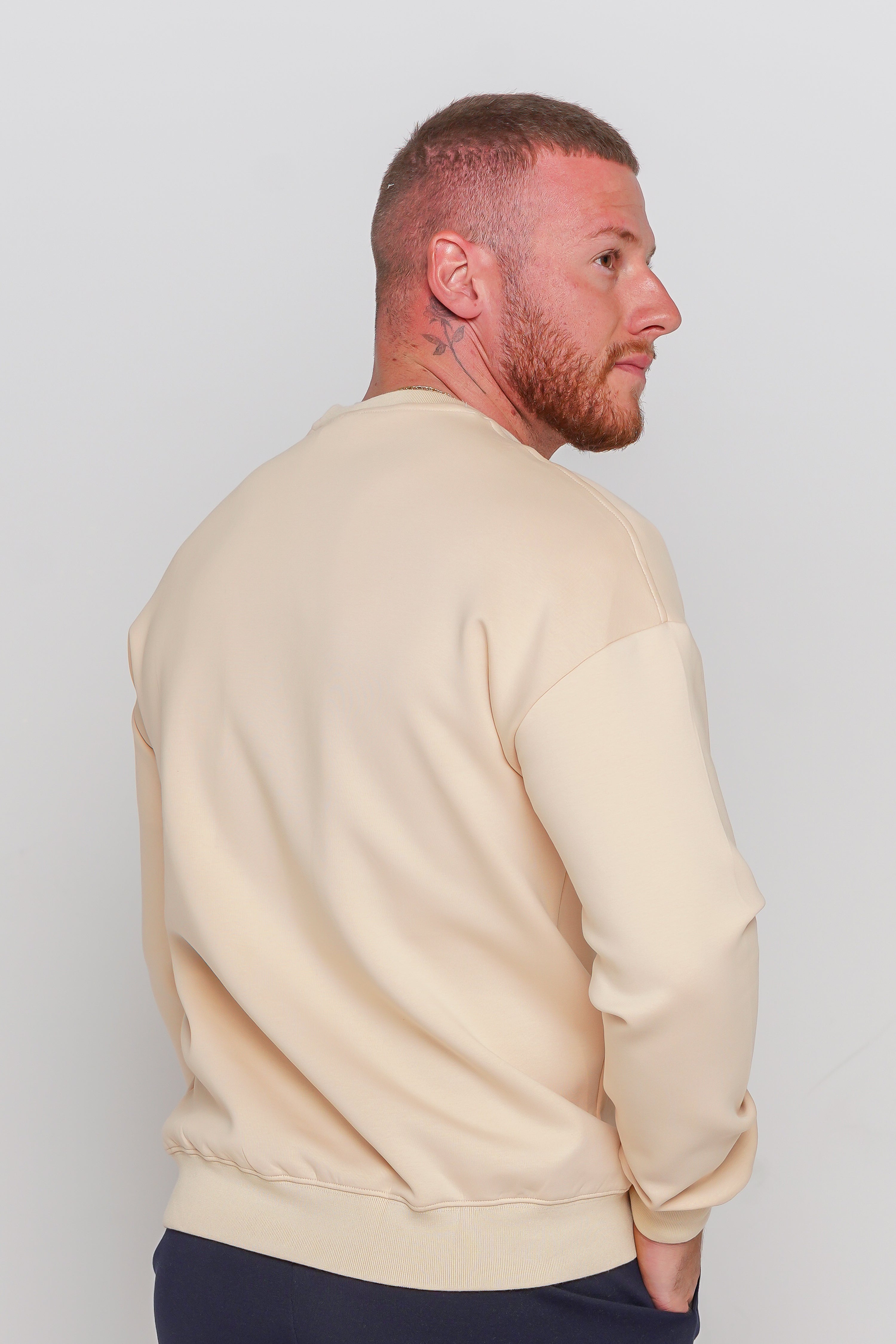 Dynamic men sweater.